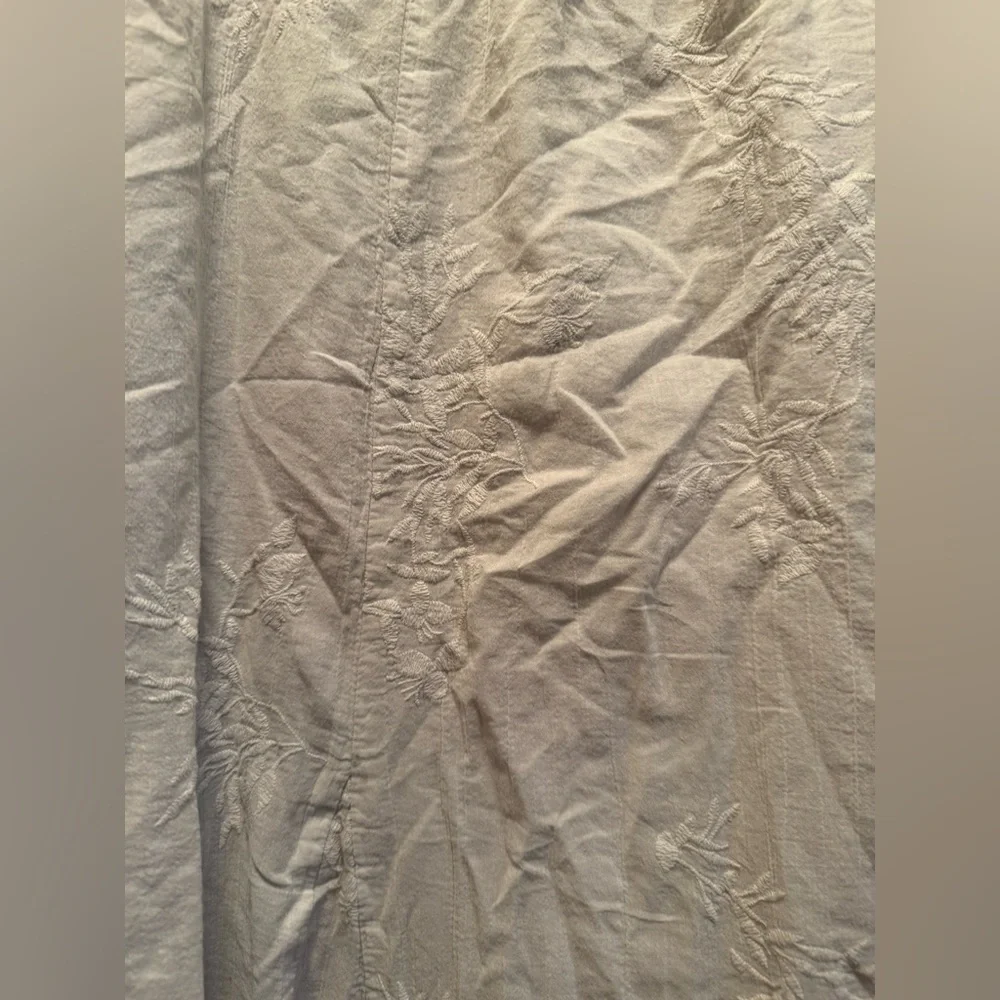 Elegant White Women's Skirt with Embroidery